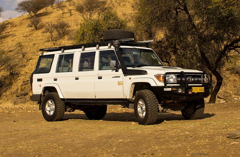 Toyota Land Cruiser HJ 76 – 8 seater