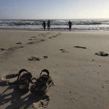 Wandelen op het strand